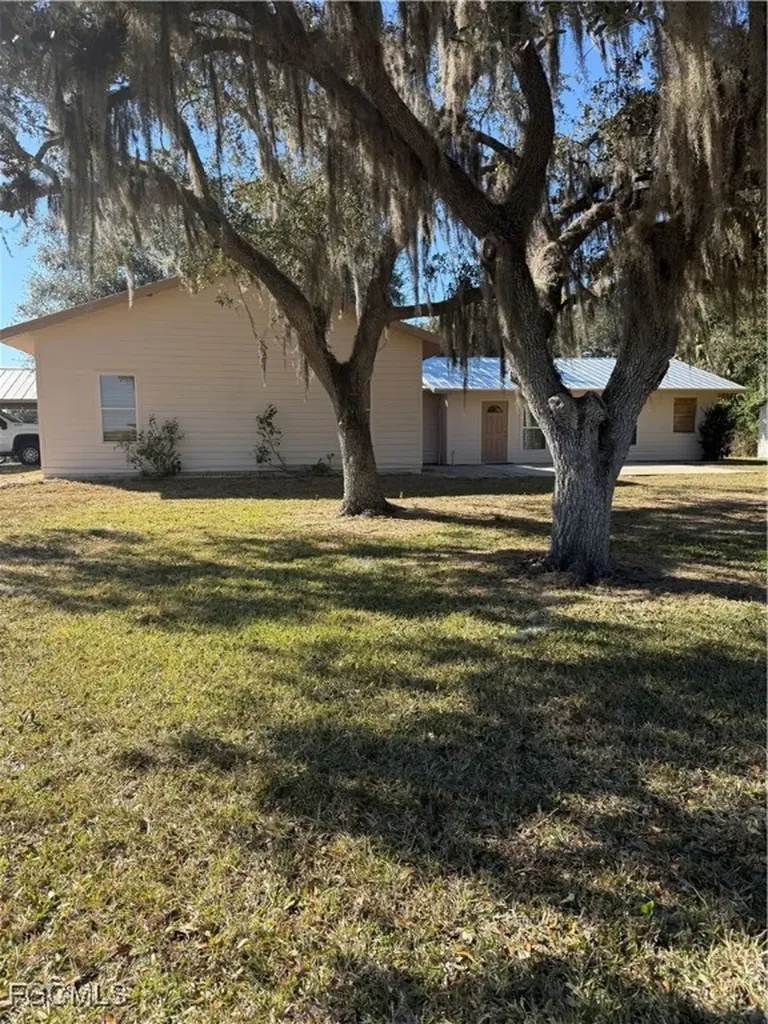 2687 Old Lakeport Road Moore Haven FL 33471