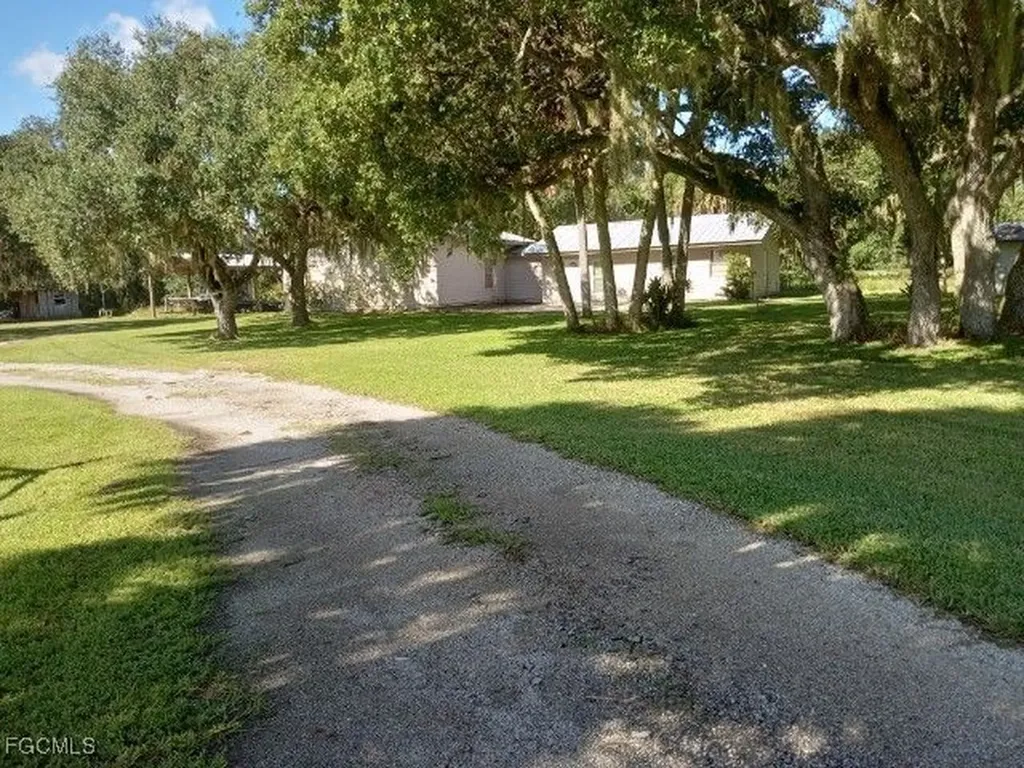 2687 Old Lakeport Road Moore Haven FL 33471