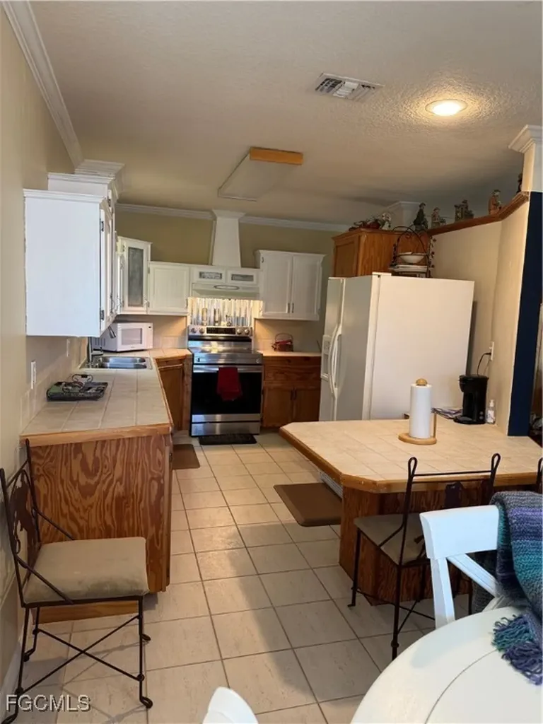 2687 Old Lakeport Road Moore Haven FL 33471