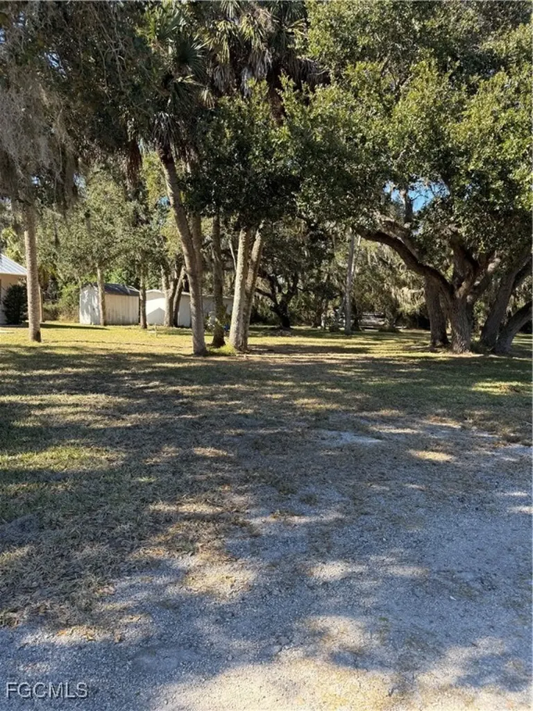 2687 Old Lakeport Road Moore Haven FL 33471