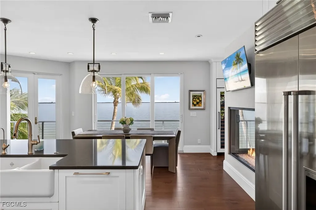 1552 San Carlos Bay Drive Sanibel FL 33957