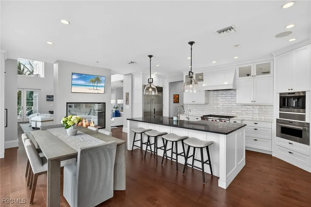 1552 San Carlos Bay Drive Sanibel FL 33957