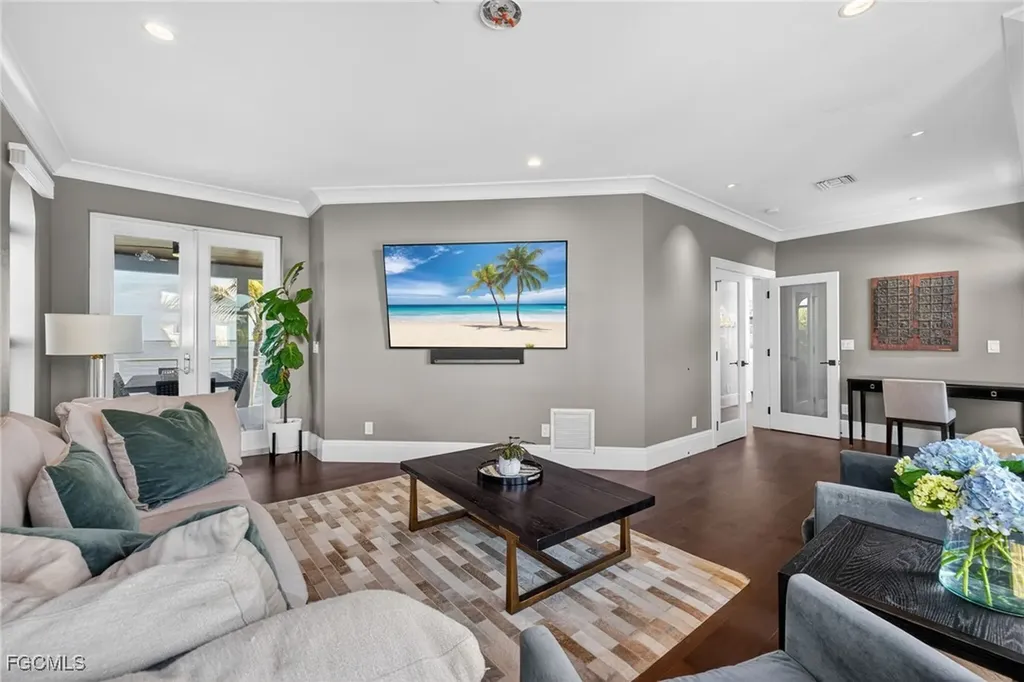 1552 San Carlos Bay Drive Sanibel FL 33957