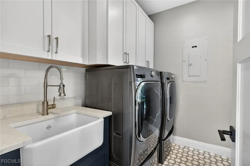 1552 San Carlos Bay Drive Sanibel FL 33957