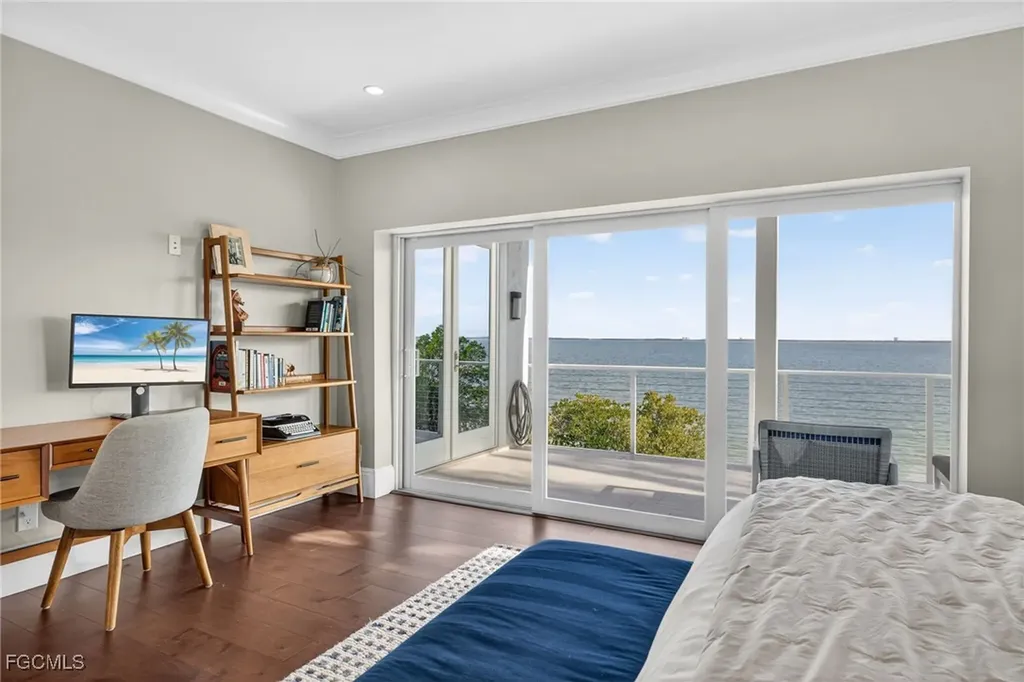 1552 San Carlos Bay Drive Sanibel FL 33957