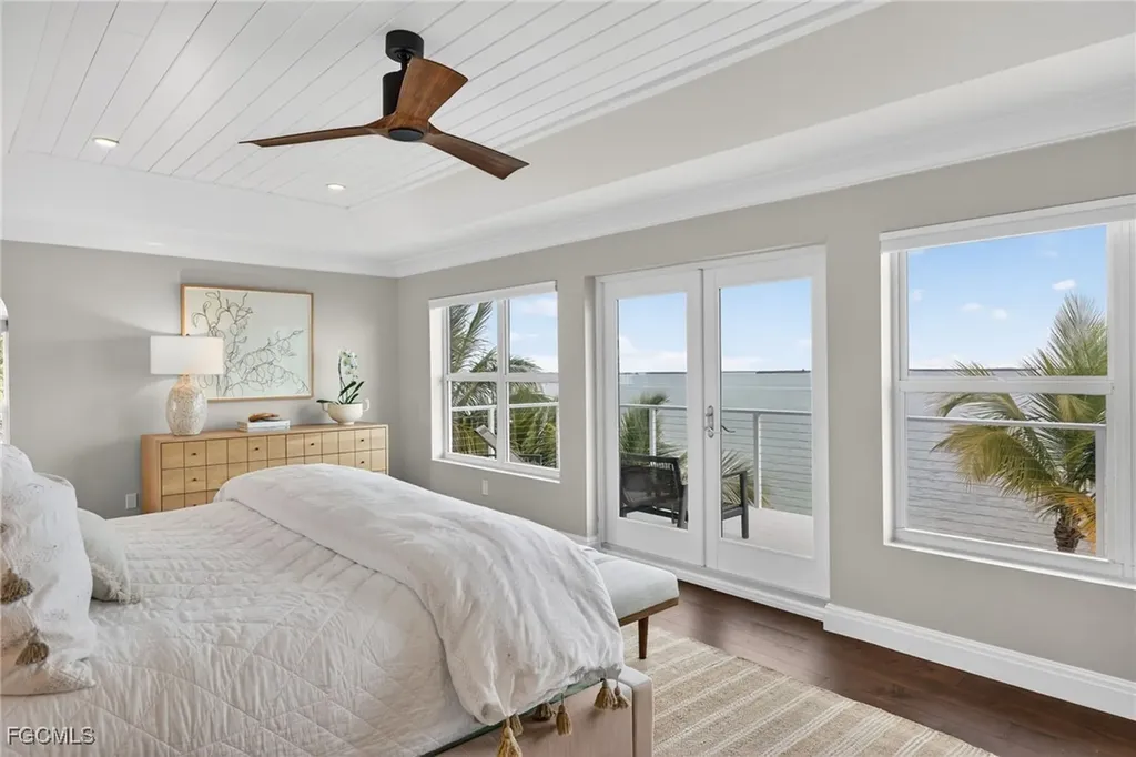 1552 San Carlos Bay Drive Sanibel FL 33957