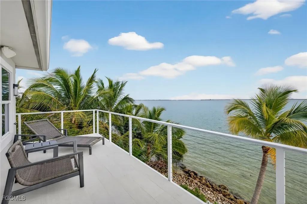 1552 San Carlos Bay Drive Sanibel FL 33957