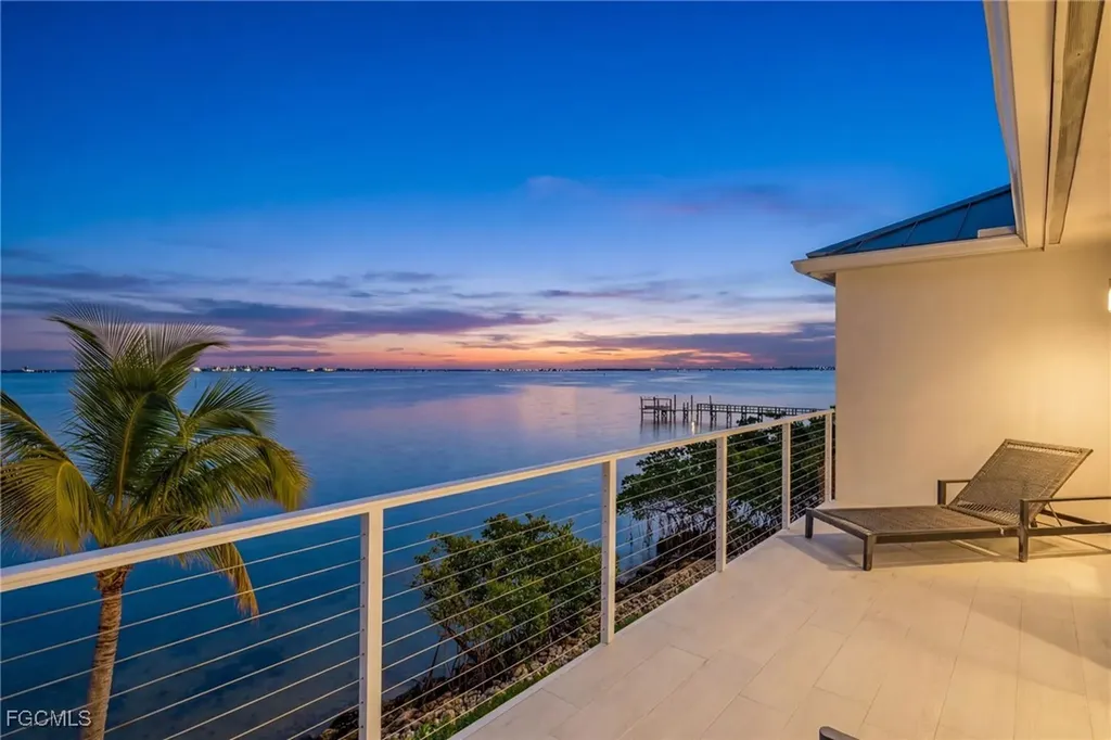 1552 San Carlos Bay Drive Sanibel FL 33957