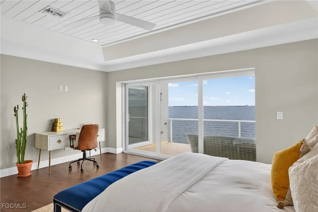 1552 San Carlos Bay Drive Sanibel FL 33957