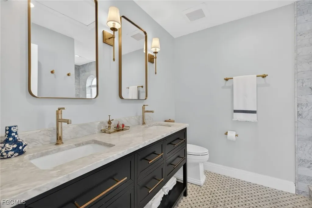 1552 San Carlos Bay Drive Sanibel FL 33957