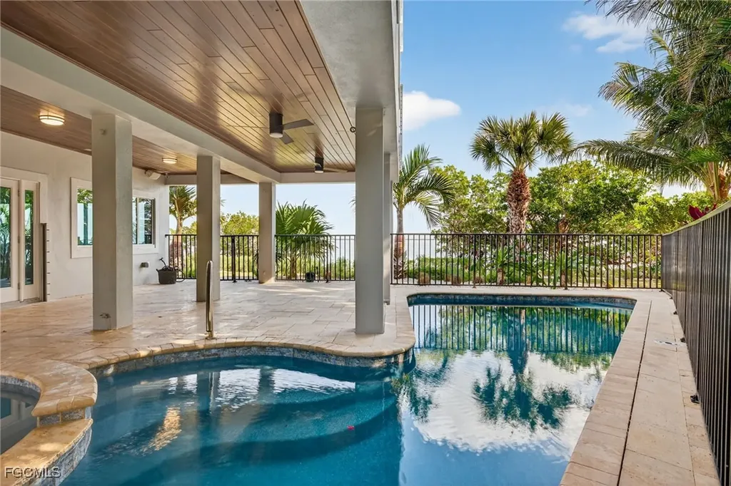 1552 San Carlos Bay Drive Sanibel FL 33957
