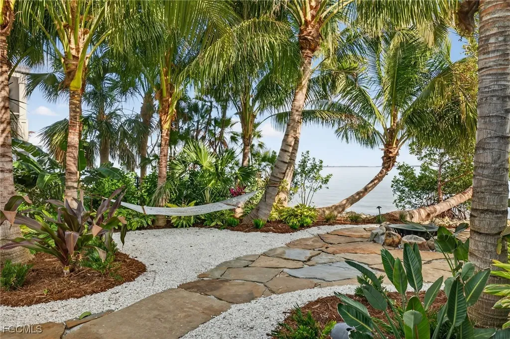 1552 San Carlos Bay Drive Sanibel FL 33957