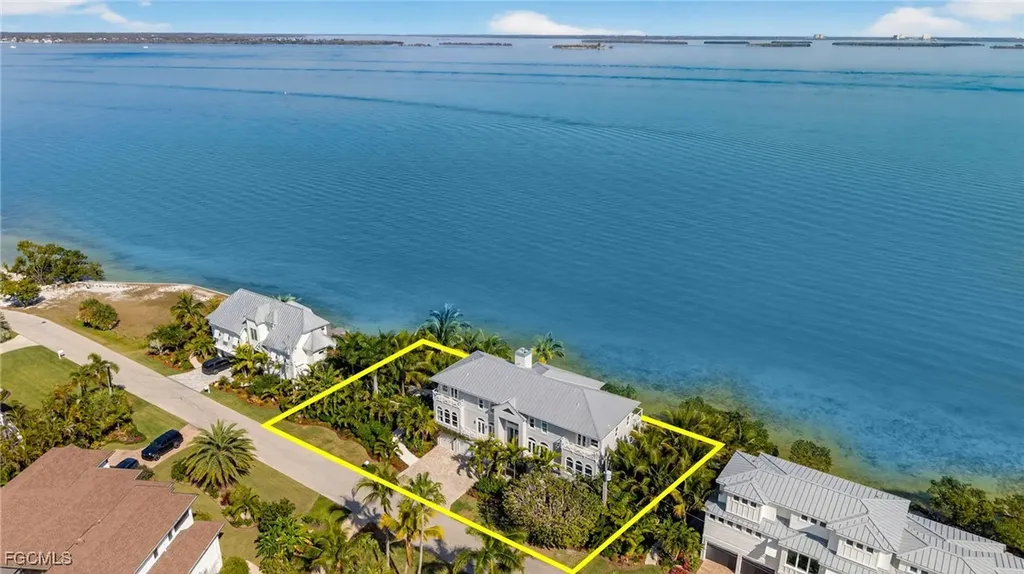 1552 San Carlos Bay Drive Sanibel FL 33957