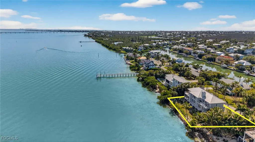 1552 San Carlos Bay Drive Sanibel FL 33957