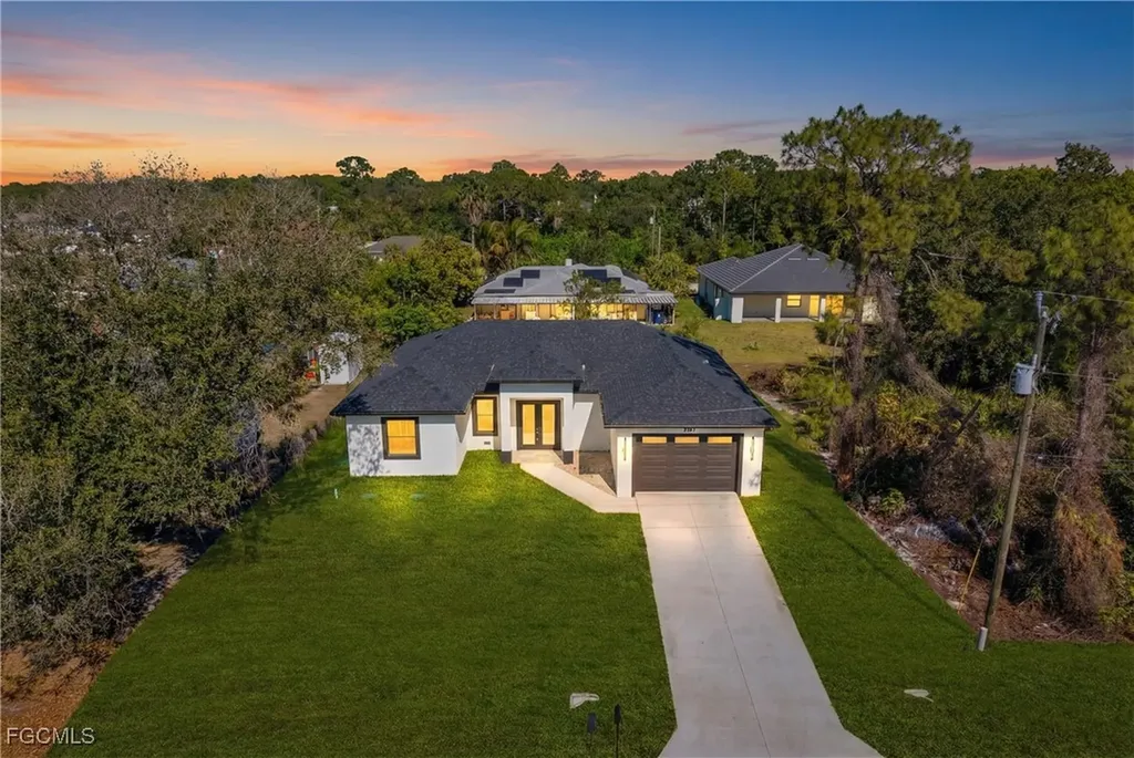 2910 9th Street W Lehigh Acres FL 33971
