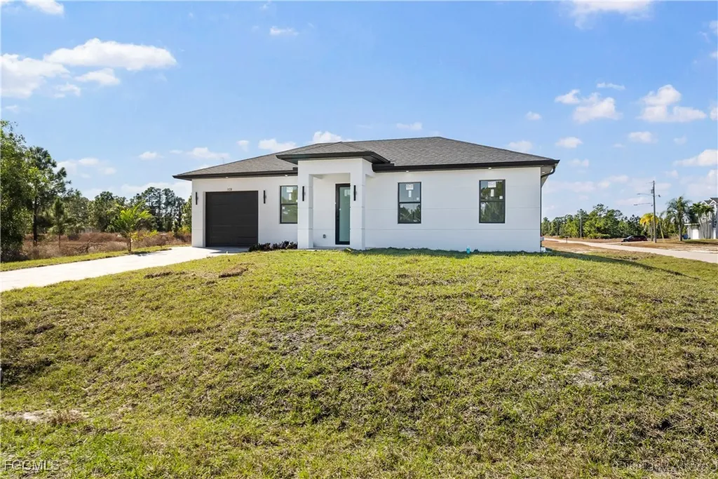1128 Helen Avenue S Lehigh Acres FL 33974