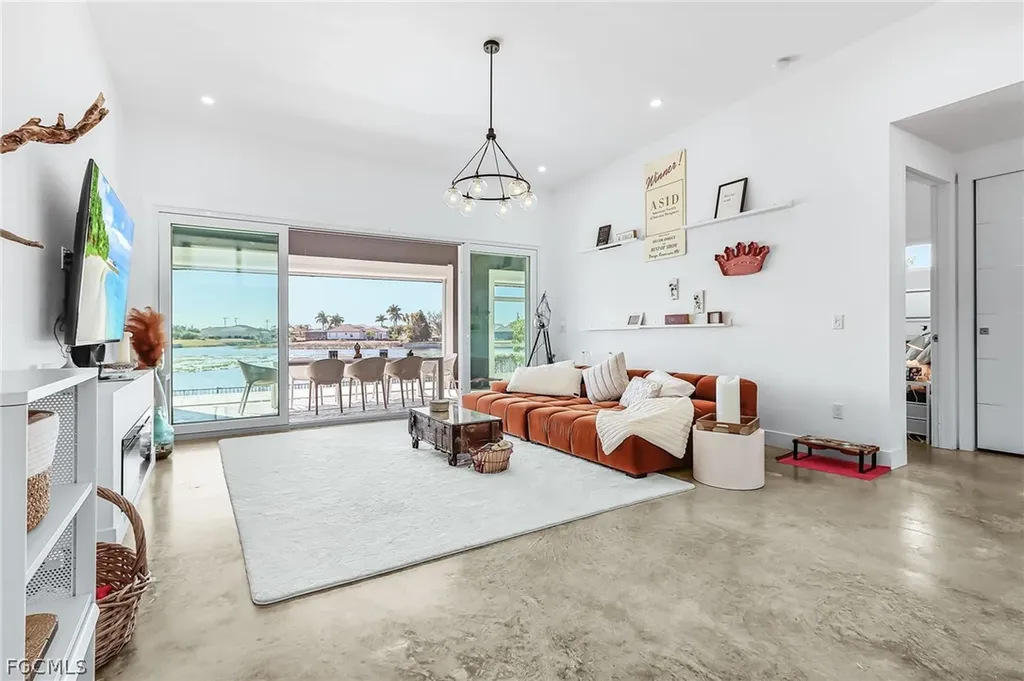 504 NE 9th Street Cape Coral FL 33909