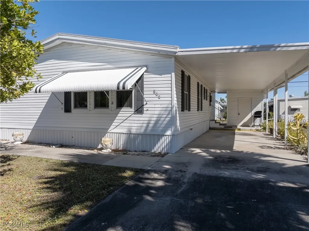 205 Carriage Lane North Fort Myers FL 33917