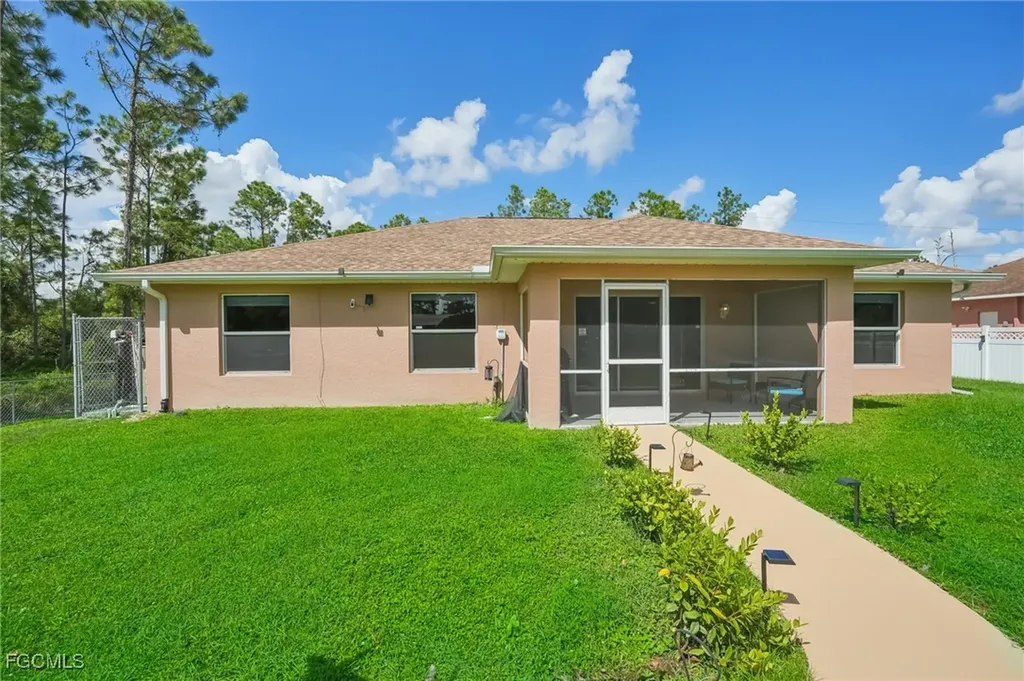 940 Belmont Street E Lehigh Acres FL 33974