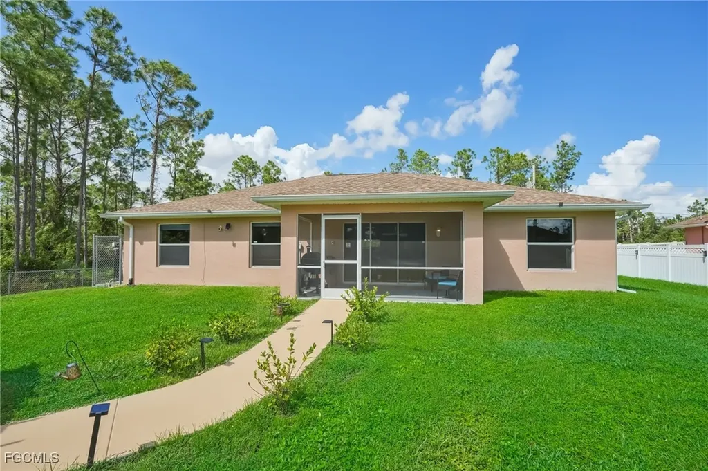 940 Belmont Street E Lehigh Acres FL 33974