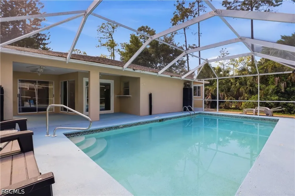 530 7th Street SW Naples FL 34117
