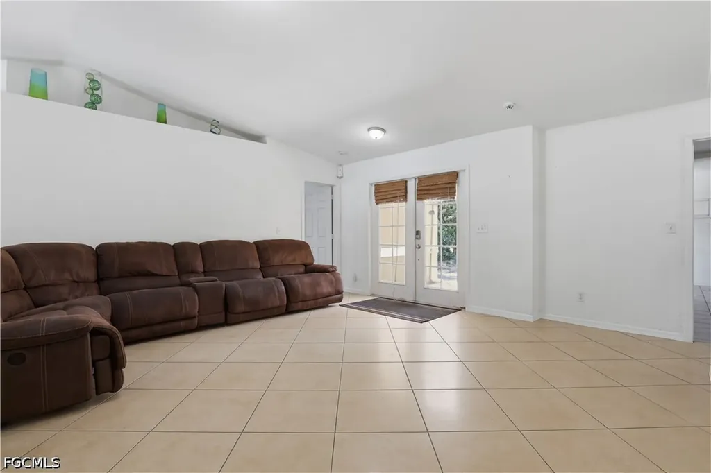 530 7th Street SW Naples FL 34117