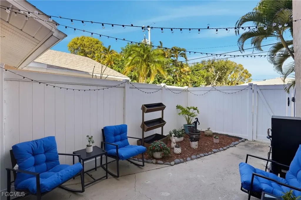 1103 SE 8th Terrace Cape Coral FL 33990