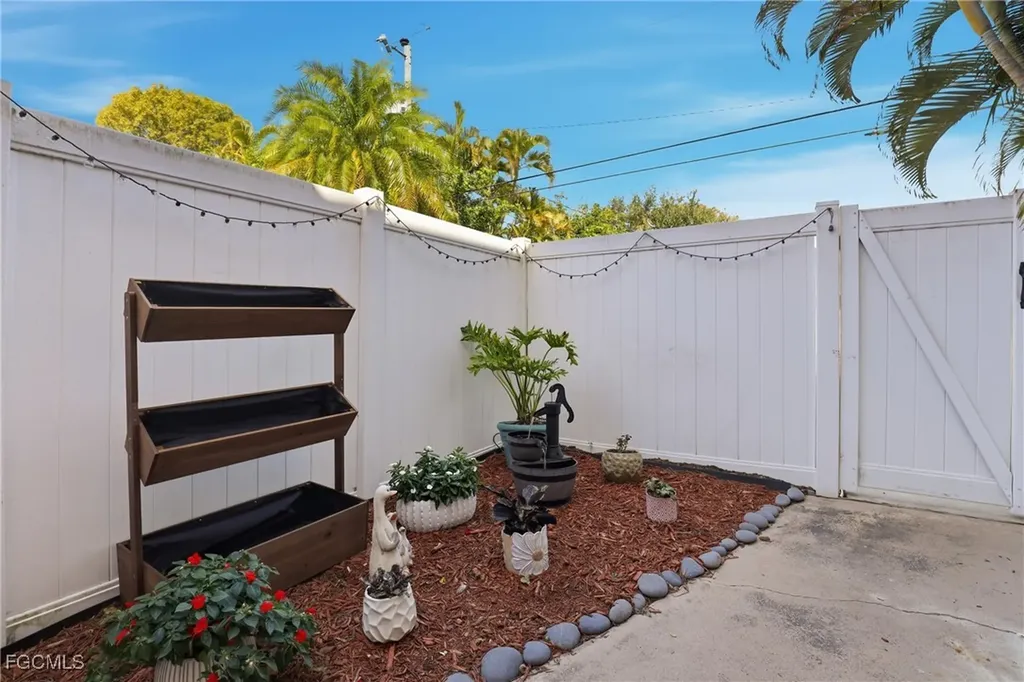 1103 SE 8th Terrace Cape Coral FL 33990