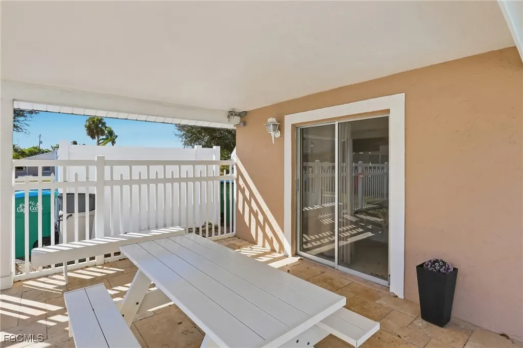 1103 SE 8th Terrace Cape Coral FL 33990