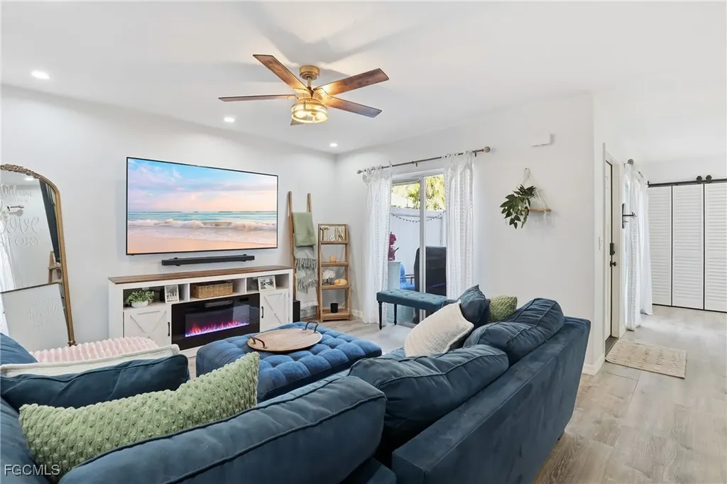 1103 SE 8th Terrace Cape Coral FL 33990