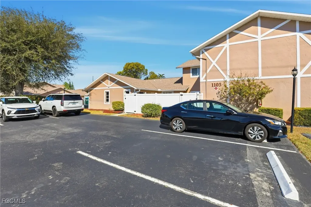 1103 SE 8th Terrace Cape Coral FL 33990
