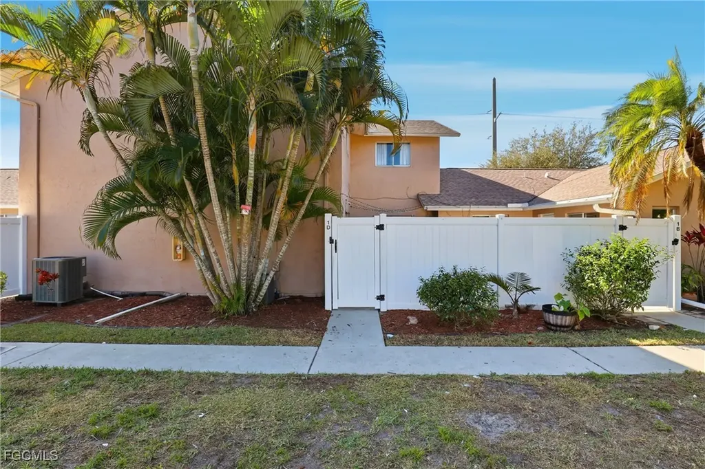 1103 SE 8th Terrace Cape Coral FL 33990