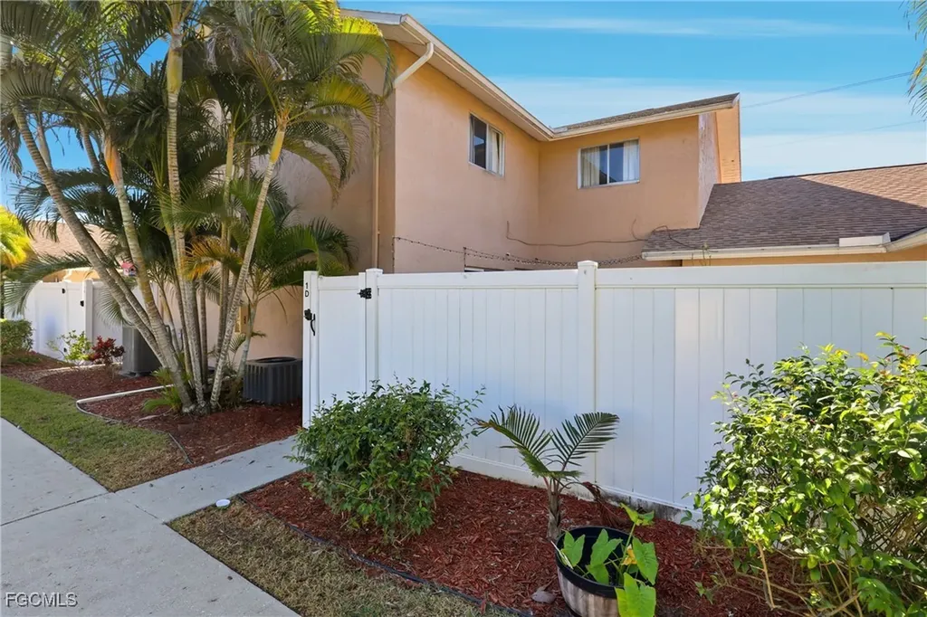 1103 SE 8th Terrace Cape Coral FL 33990