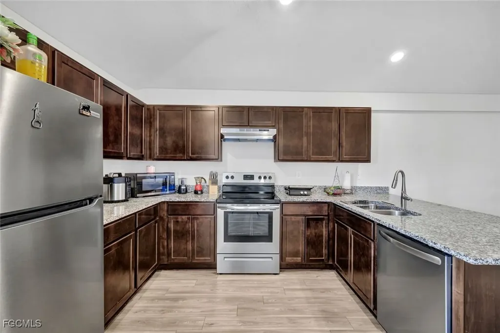 3823 SW 8th Court Cape Coral FL 33914