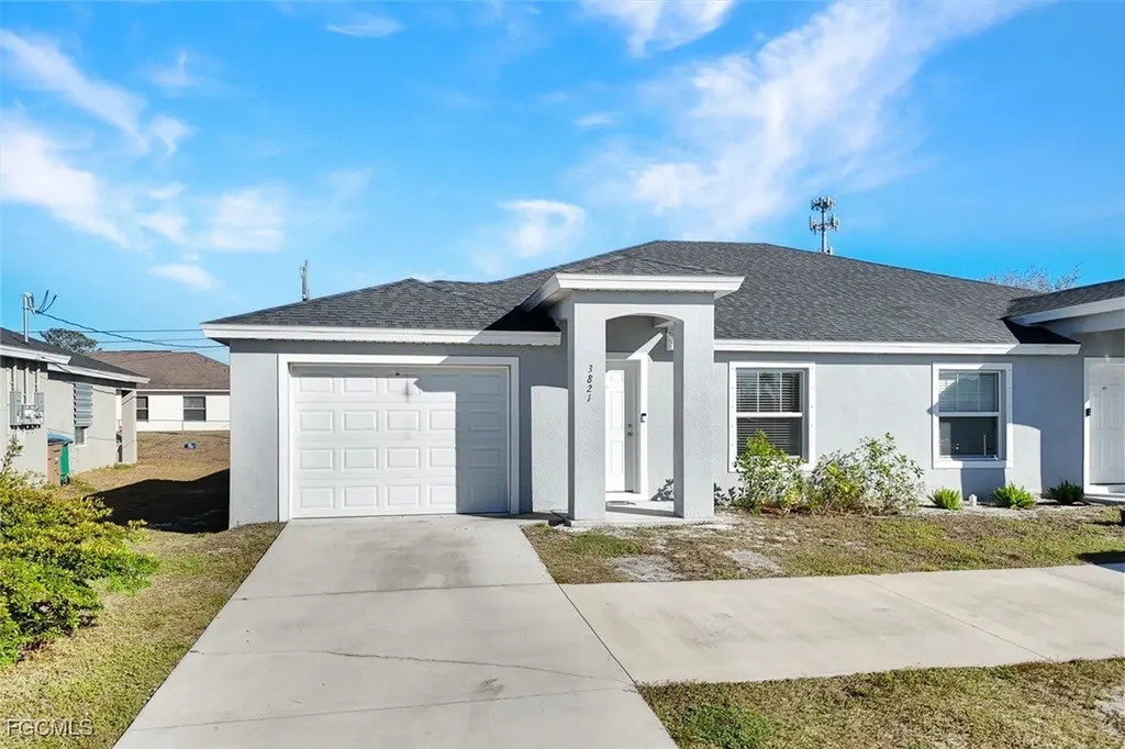 3823 SW 8th Court Cape Coral FL 33914