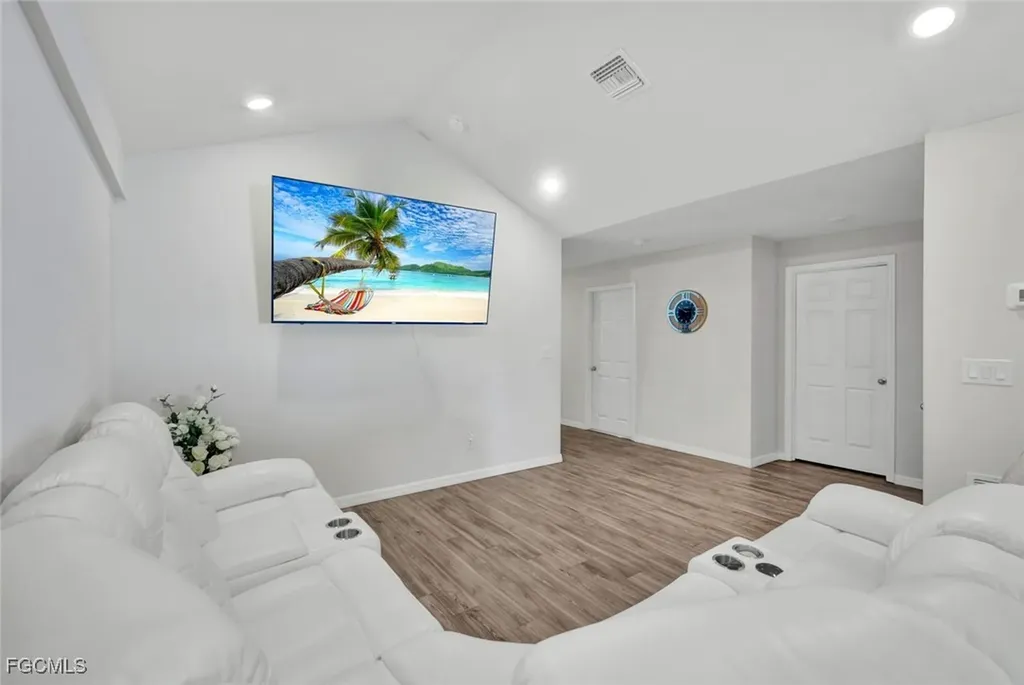 3823 SW 8th Court Cape Coral FL 33914