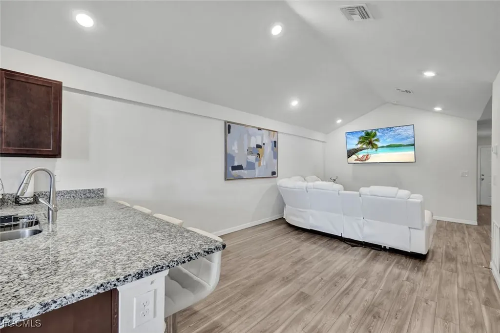 3823 SW 8th Court Cape Coral FL 33914