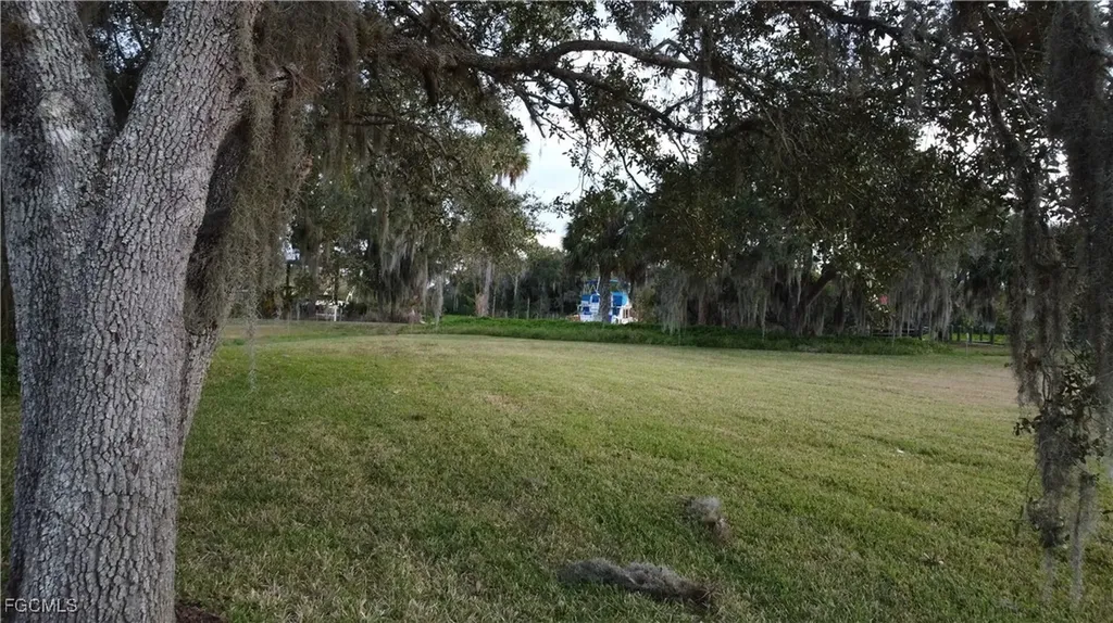 16520 Oakview Circle Alva FL 33920