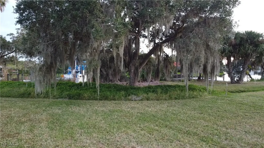 16520 Oakview Circle Alva FL 33920