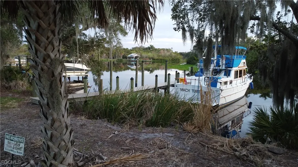 16520 Oakview Circle Alva FL 33920