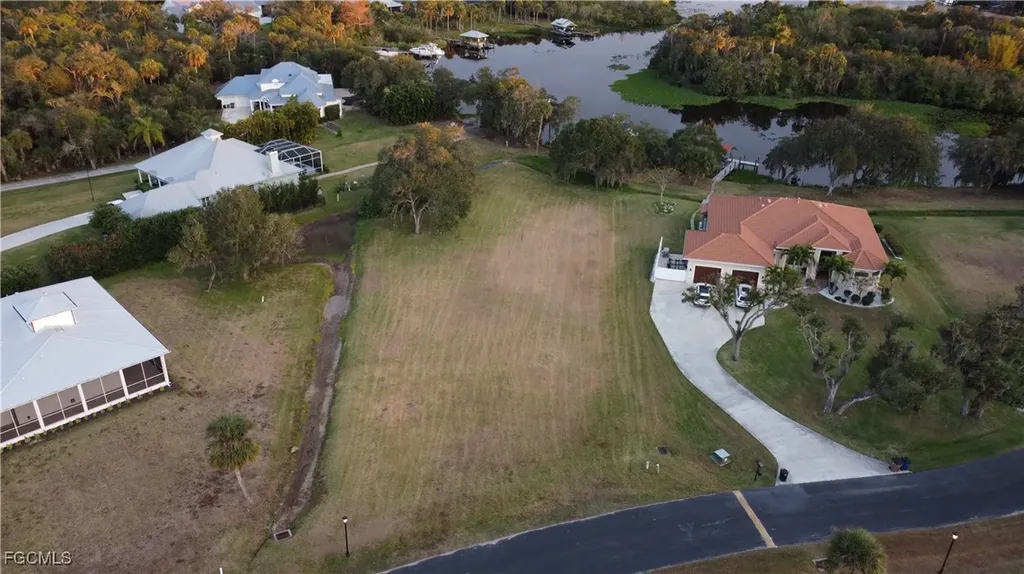 16520 Oakview Circle Alva FL 33920