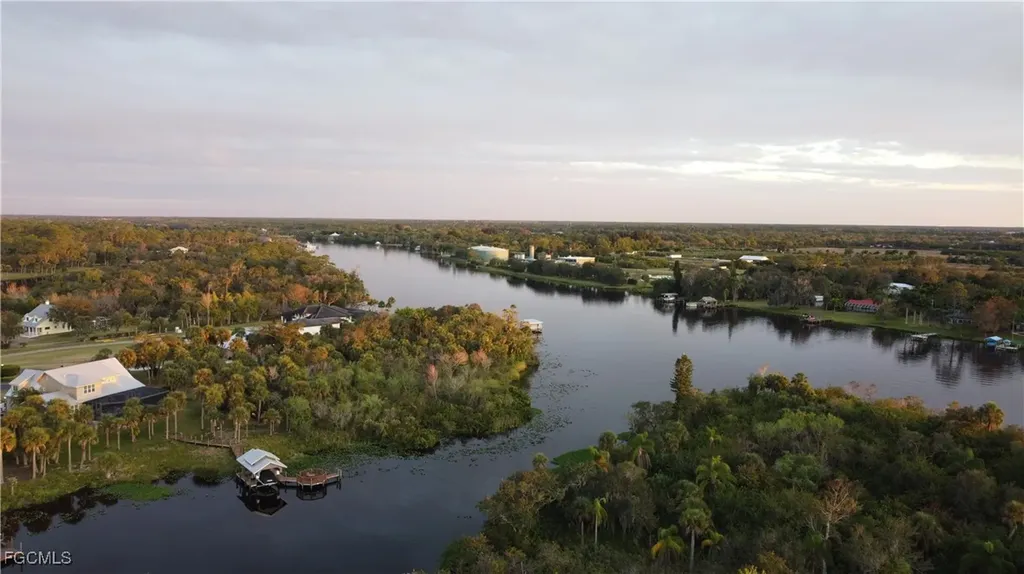 16520 Oakview Circle Alva FL 33920