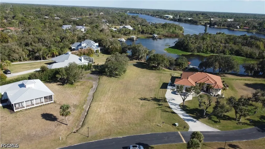 16520 Oakview Circle Alva FL 33920