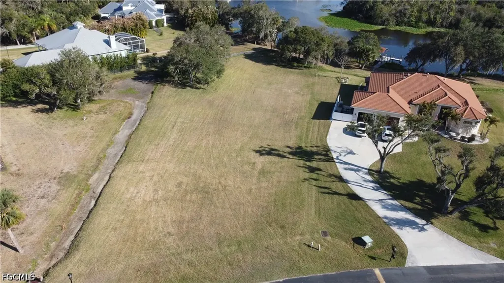 16520 Oakview Circle Alva FL 33920