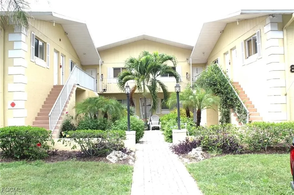 8162 Country Road Fort Myers FL 33919