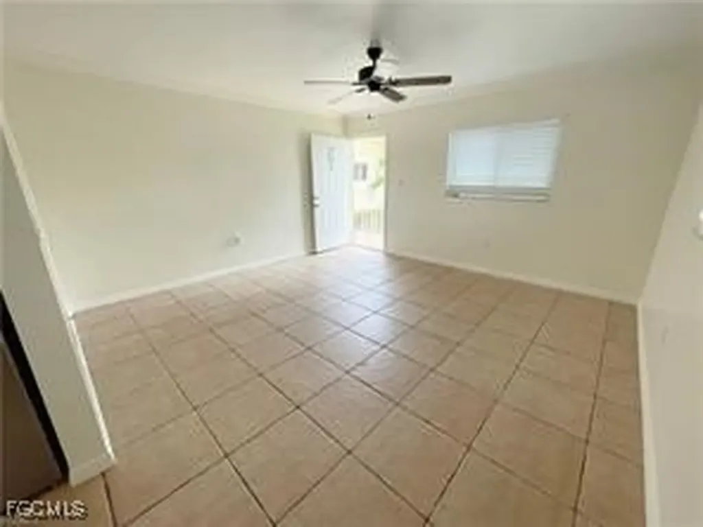 8162 Country Road Fort Myers FL 33919