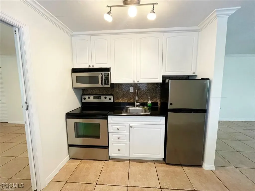 8162 Country Road Fort Myers FL 33919