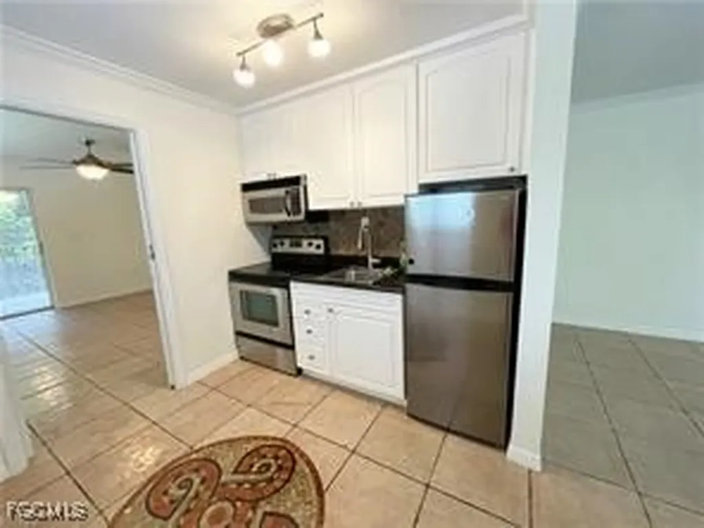 8162 Country Road Fort Myers FL 33919