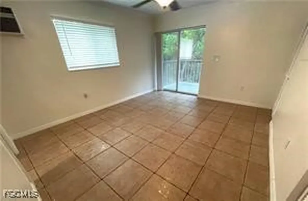 8162 Country Road Fort Myers FL 33919