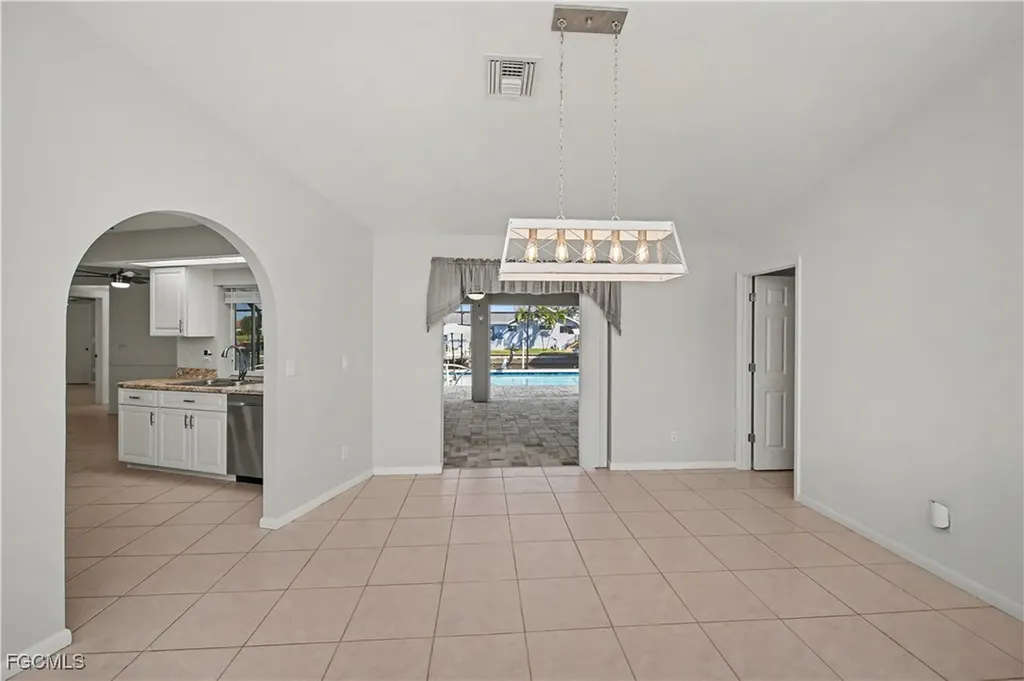 2201 SE 10th Avenue Cape Coral FL 33990